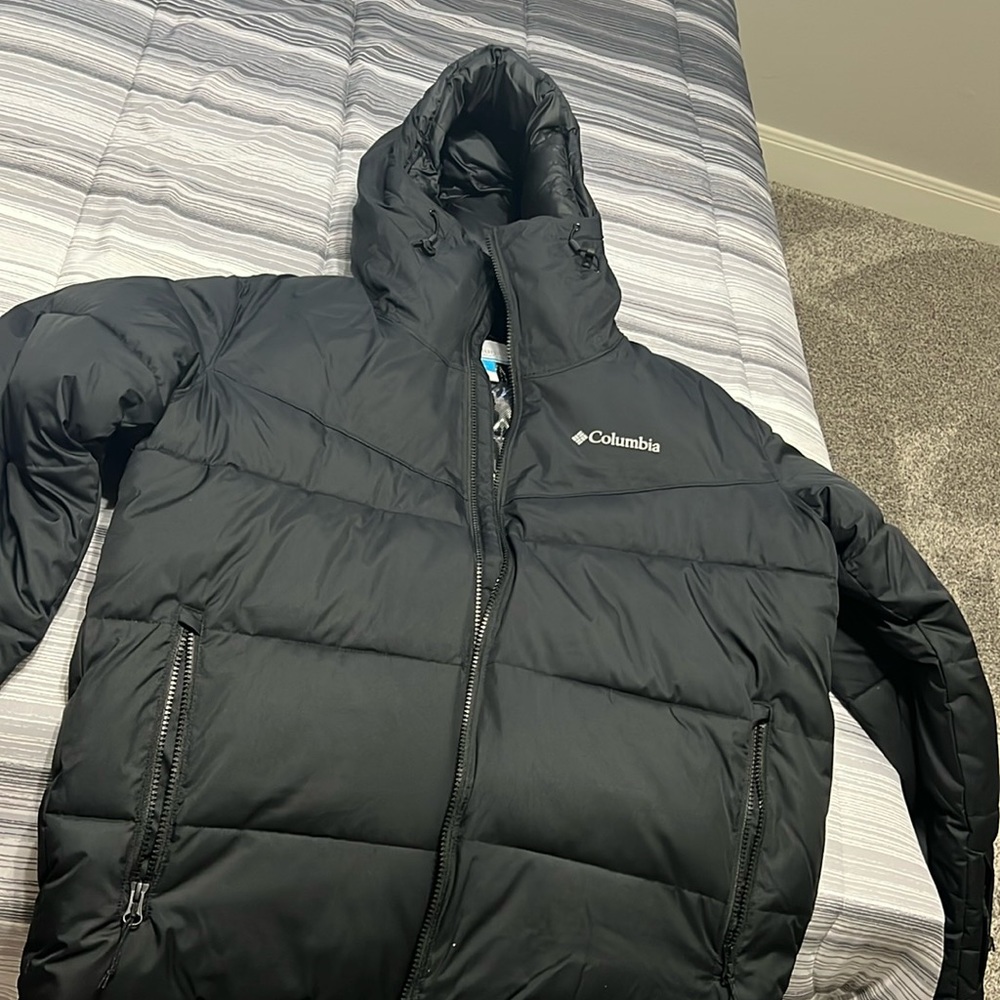 Men’s heavy weight Columbia puffer jacket. Never worn!